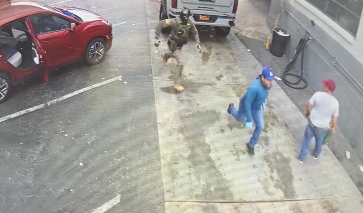 Federal agents raid 2 Long Beach car washes, videos show